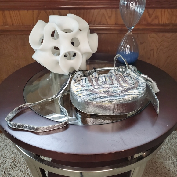 Behno
Ina Beaded Mini Bucket Bag  - Picture 5 of 12